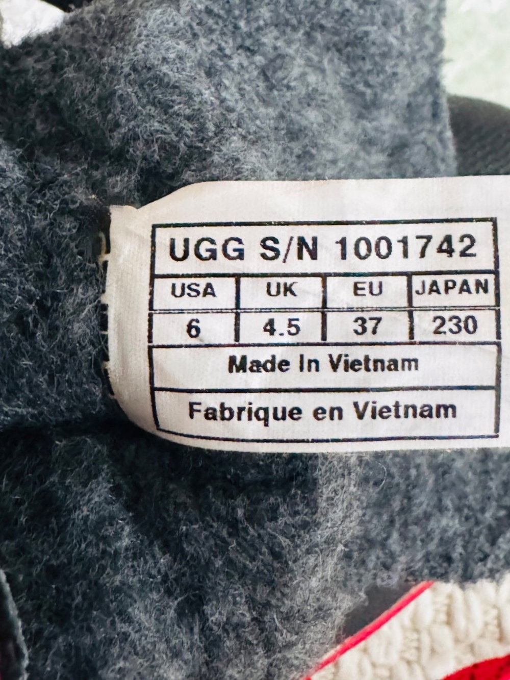 UGG Decatur Boots - Picture 9 of 9